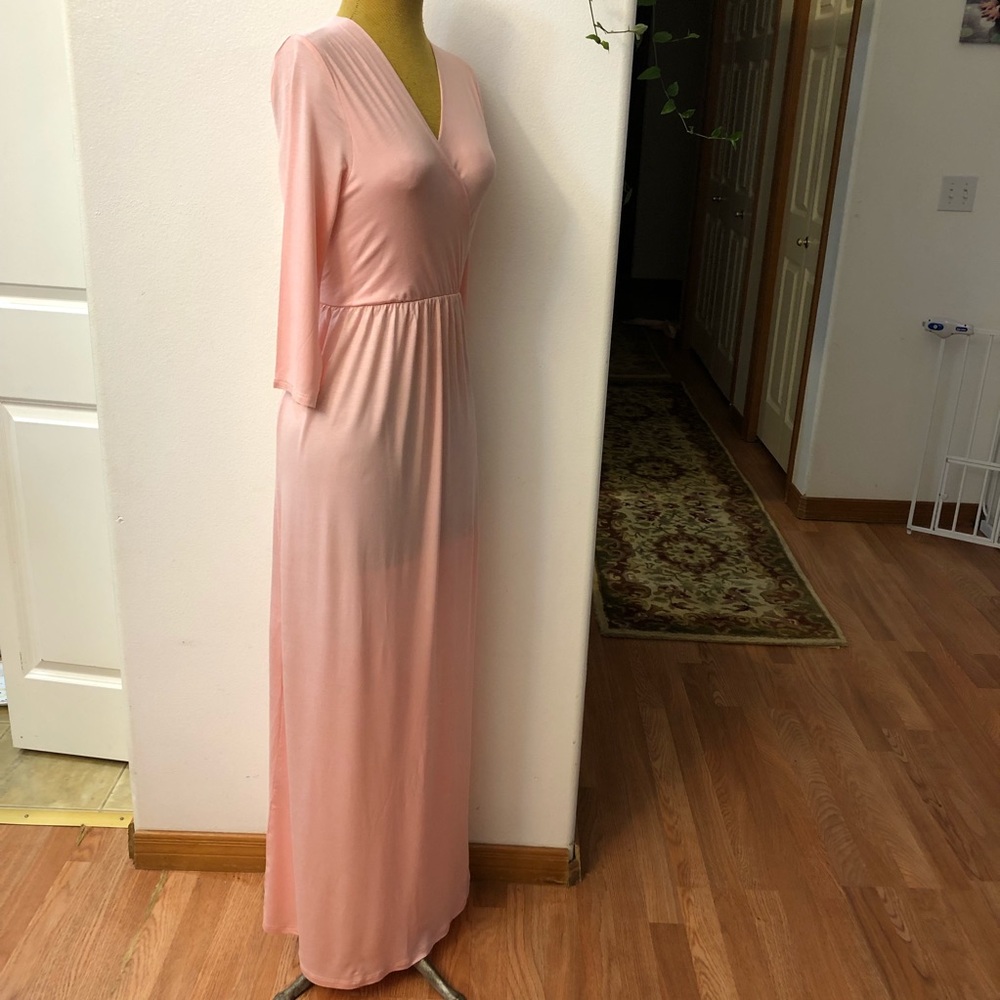 New # Wrapped Ruched Maternity Dress - Picture 6 of 9